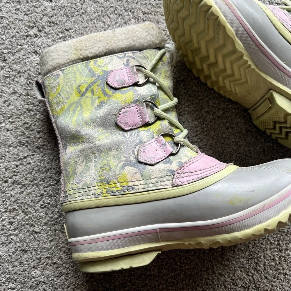 SOREL 'Yoot Pac' Girls Size 2 Winter Boots Lime Gray Chartreuse & Pink Leather